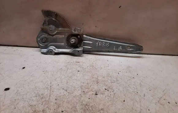 Rear door manual window regulator