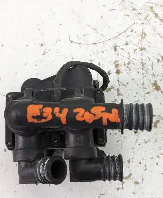 BMW 5 E34 Coolant heater control valve 1147412042 8391417