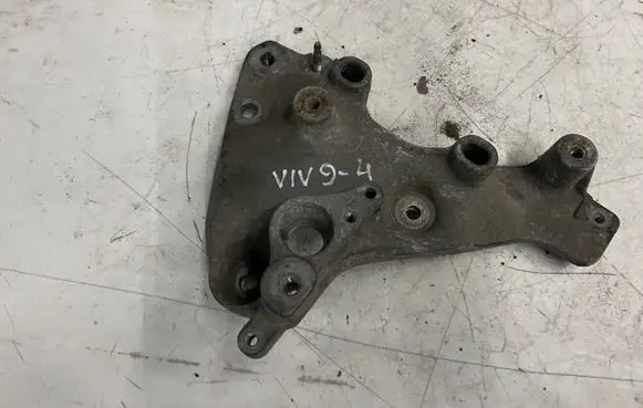 Opel Vivaro Engine mounting bracket 648606762R