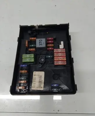 Volkswagen Jetta V Fuse module 1K0937125A 017183071