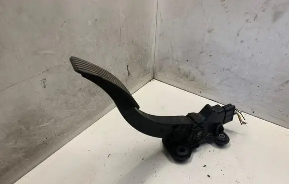 Mitsubishi Outlander Accelerator throttle pedal MN101544