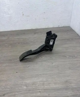 Skoda Octavia Mk3 (5E) Accelerator throttle pedal 5Q1723503H 6PV01062111
