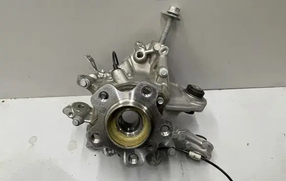 BMW 8 G14 Rear wheel hub 6850566 2408656
