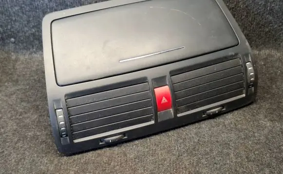 Skoda Octavia Mk2 (1Z) Dash center air vent grill 1Z0820951