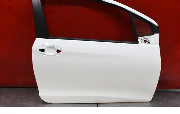 Toyota Yaris Front door
