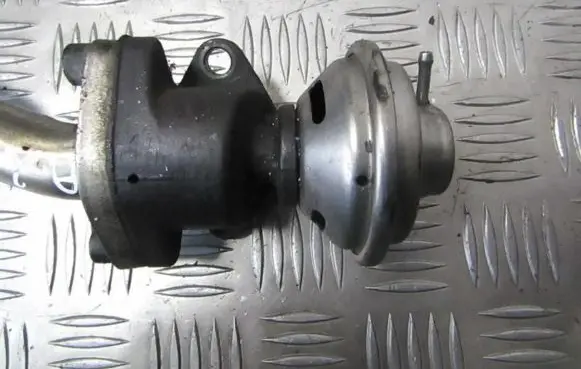 Audi 100 S4 C4 EGR valve 046131503 7.21675.01