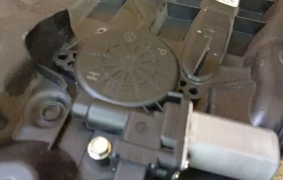 Mazda 2 Front door window regulator motor 