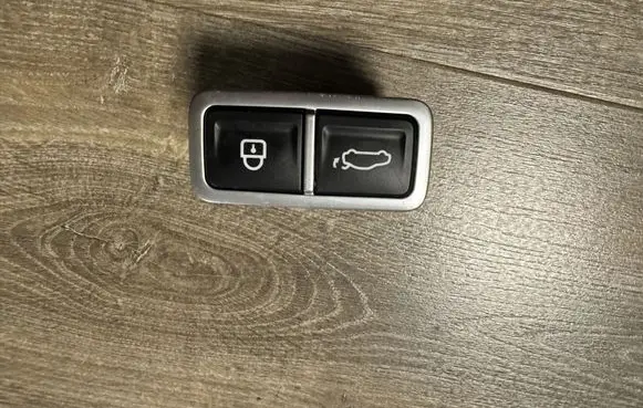 Hyundai IONIQ 6 Tailgate/boot open switch button 81207T1000