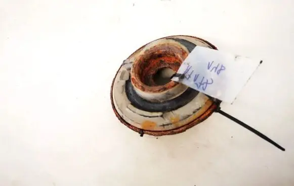 Volkswagen PASSAT B5 Coil spring mount 8d0412109a