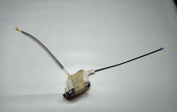 Mitsubishi Outlander Front door lock 45021168