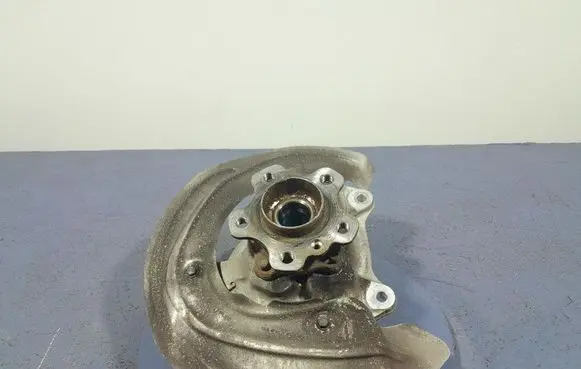BMW X3 E83 Front wheel hub spindle knuckle 6882597
