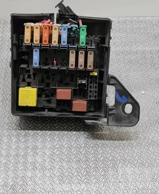 Renault Laguna III Fuse module 8200528467D