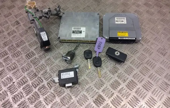 Lexus RX 330 - 350 - 400H Engine ECU kit and lock set 89981-48500