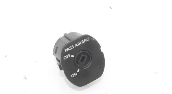 Land Rover Discovery 4 - LR4 Passenger airbag on/off switch YWL500050PVJ