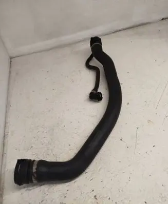 Engine coolant pipe/hose