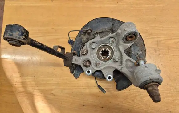 Honda CR-V Rear wheel hub spindle/knuckle 