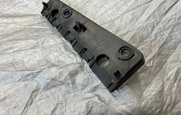Volvo S60 Fender mounting bracket 31448916 AEH16