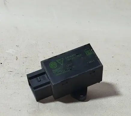 Volkswagen Golf V Seat heating relay 7L0959772D PAA6GB30