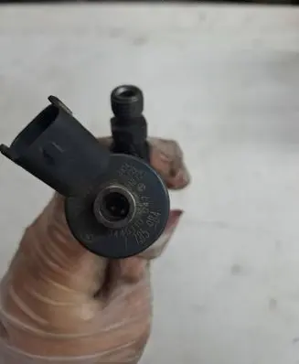 BMW 5 E39 Fuel injector 0445110047