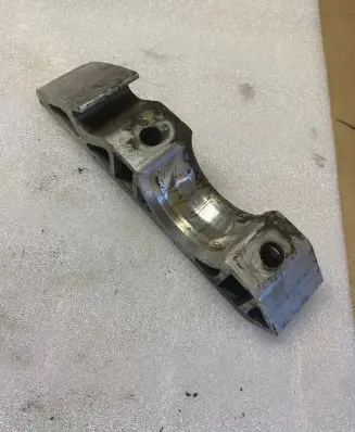 Audi Q7 4L Sway bar bush bracket, front 7L0411063B