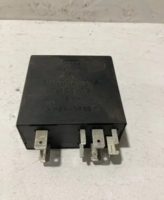 Audi A4 S4 B5 8D Other relay 8D0907701A D15502
