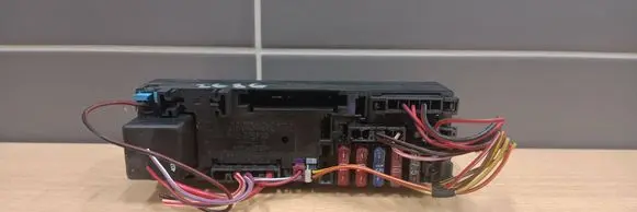 Mercedes-Benz E W210 Fuse module A0005400172 501412 05376110