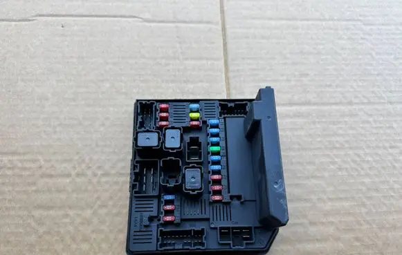 Nissan Qashqai Fuse module 284B7JD000 3288234711 519228043