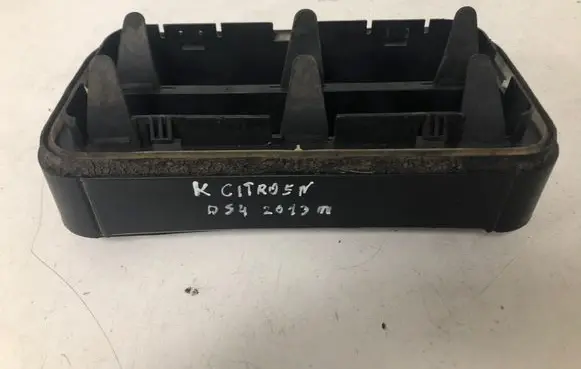 Citroen DS4 Quarter panel pressure vent 9658246080