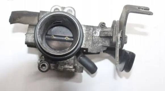Toyota Yaris Throttle valve 0D010