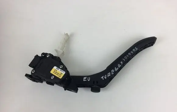 Volkswagen Touareg I Accelerator throttle pedal 7L0723507B