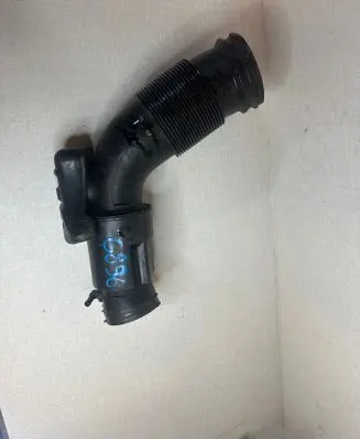 Porsche Cayenne (92A) Turbo air intake inlet pipe/hose 7p0129884b
