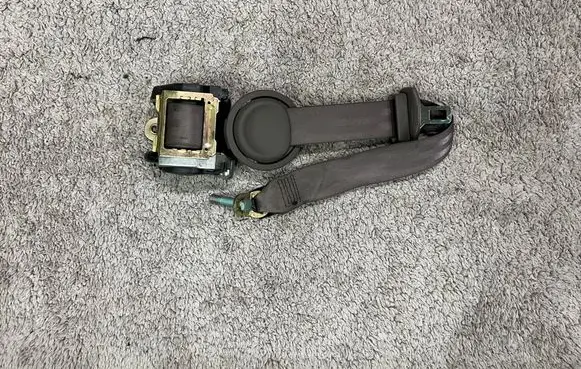 Audi A8 S8 D2 4D Middle seatbelt (rear) 560546301
