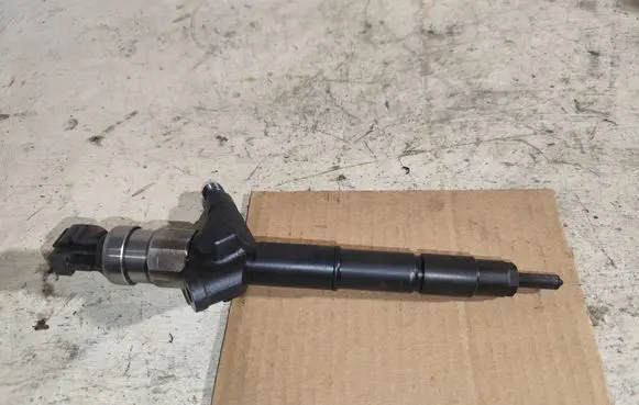 Nissan Primera Fuel injector 16600au600 04d00054au6