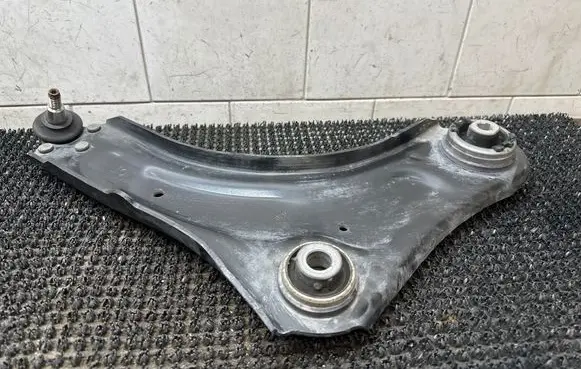 Front lower control arm/wishbone