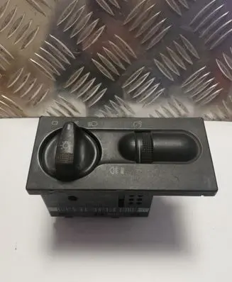 Volkswagen Golf III Light switch 1H6941531A 04050501