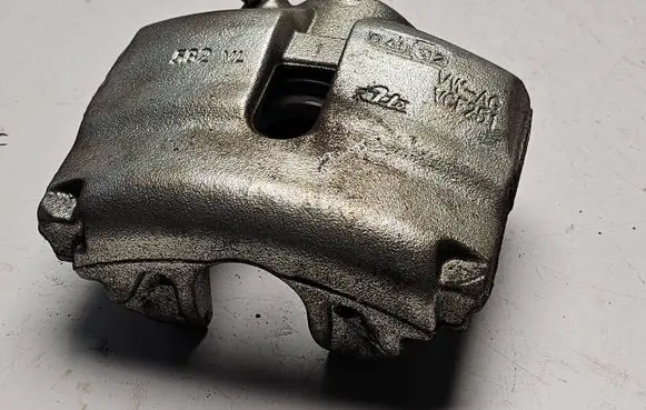 Volkswagen Jetta VI Front brake caliper VCF251 04602 04922
