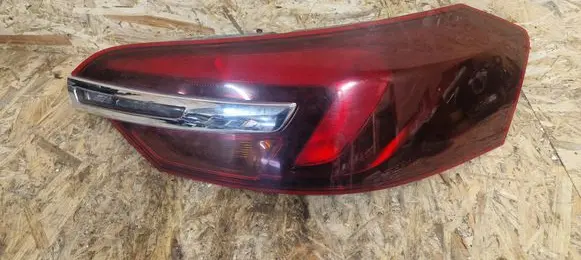 Tailgate rear/tail lights