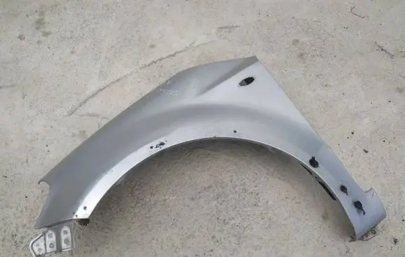 Suzuki SX4 Fender pilkas