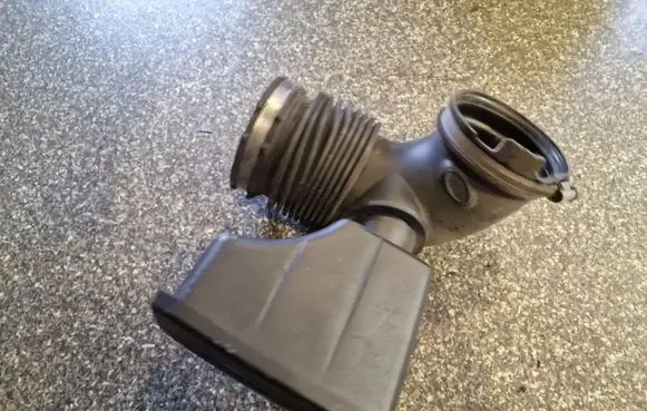 BMW 5 E60 E61 Air intake hose/pipe 7521029