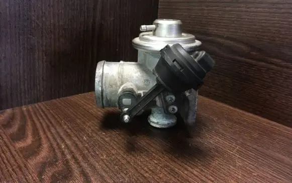 Volkswagen II LT Throttle valve 074129463A 074129637