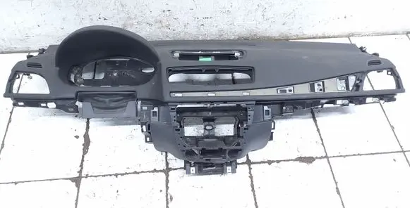 Renault Megane III Dashboard 1004589 008311B62