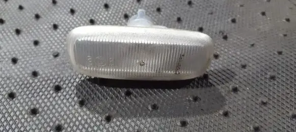 Front fender indicator light