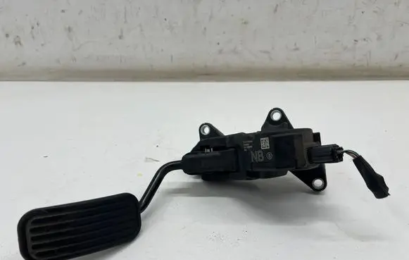 Toyota C-HR I Accelerator throttle pedal 78110F4040