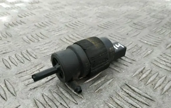 Audi A4 S4 B8 8K Windscreen/windshield washer pump 8K5955647