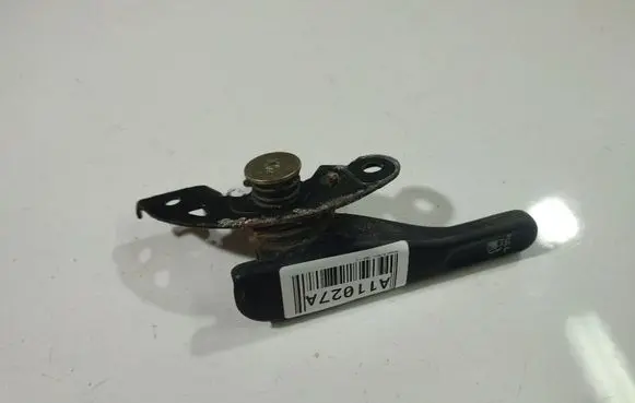 Nissan X-Trail T30 Fuel tank opening switch 