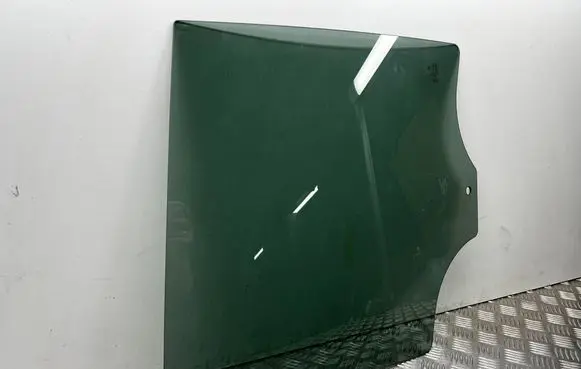 Rear door window glass