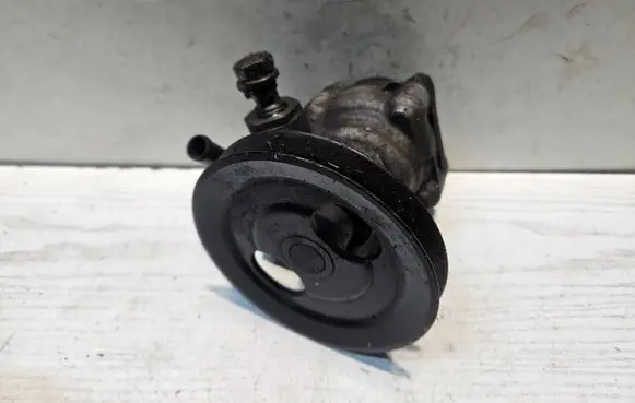Mitsubishi Galant Power steering pump 