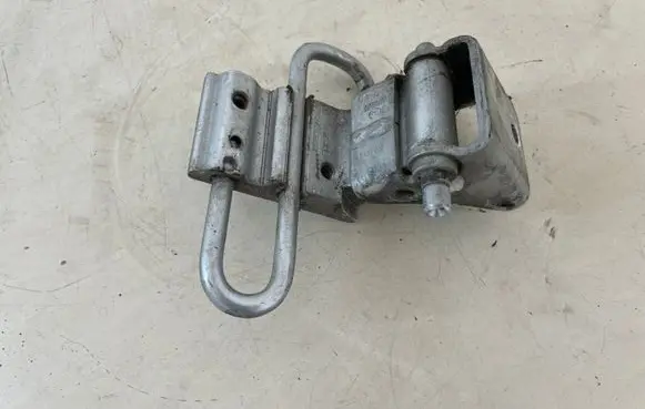 Audi A4 S4 B7 8E 8H Rear door lower hinge 8E0833412E