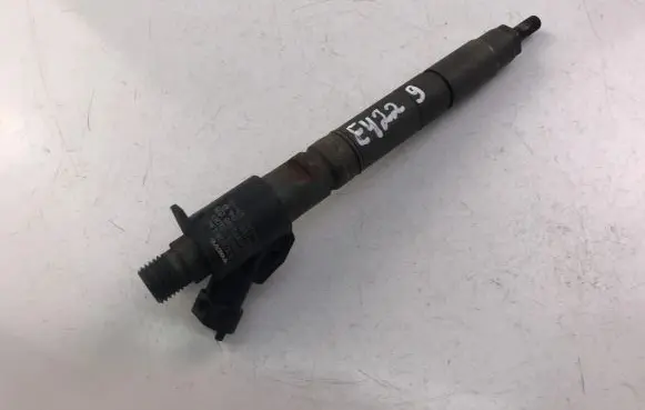 Volvo S60 Fuel injector 31303238