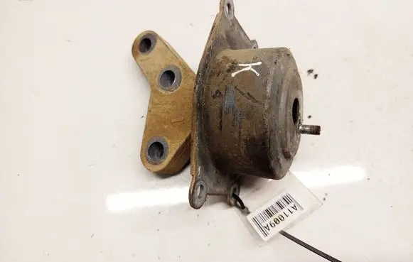 Opel Zafira B Engine mount bracket 511671286